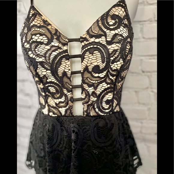 SPICEWEAR women BLACK STRIPED DRESS, size M. - Picture 13 of 13